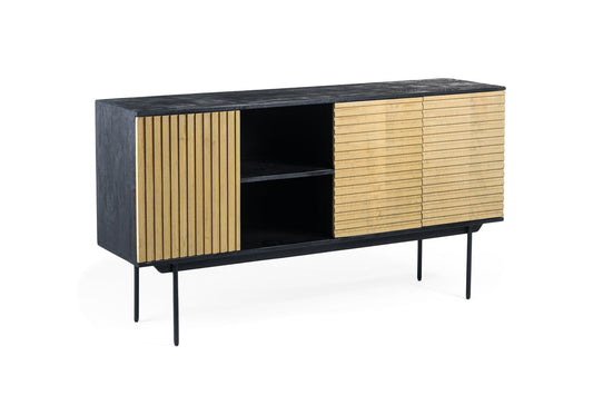 Zwart dressoir met houten lattenfronten en open vakken, staand op slanke, zwarte metalen poten.
