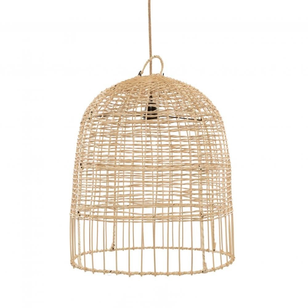Hangende rotanlamp met open geweven design en natuurlijke kleur, geschikt voor sfeervolle verlichting.