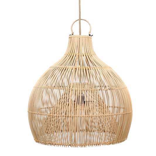 Grote, ronde hanglamp van geweven rotan met natuurlijke tinten en een elegante, luchtige uitstraling.