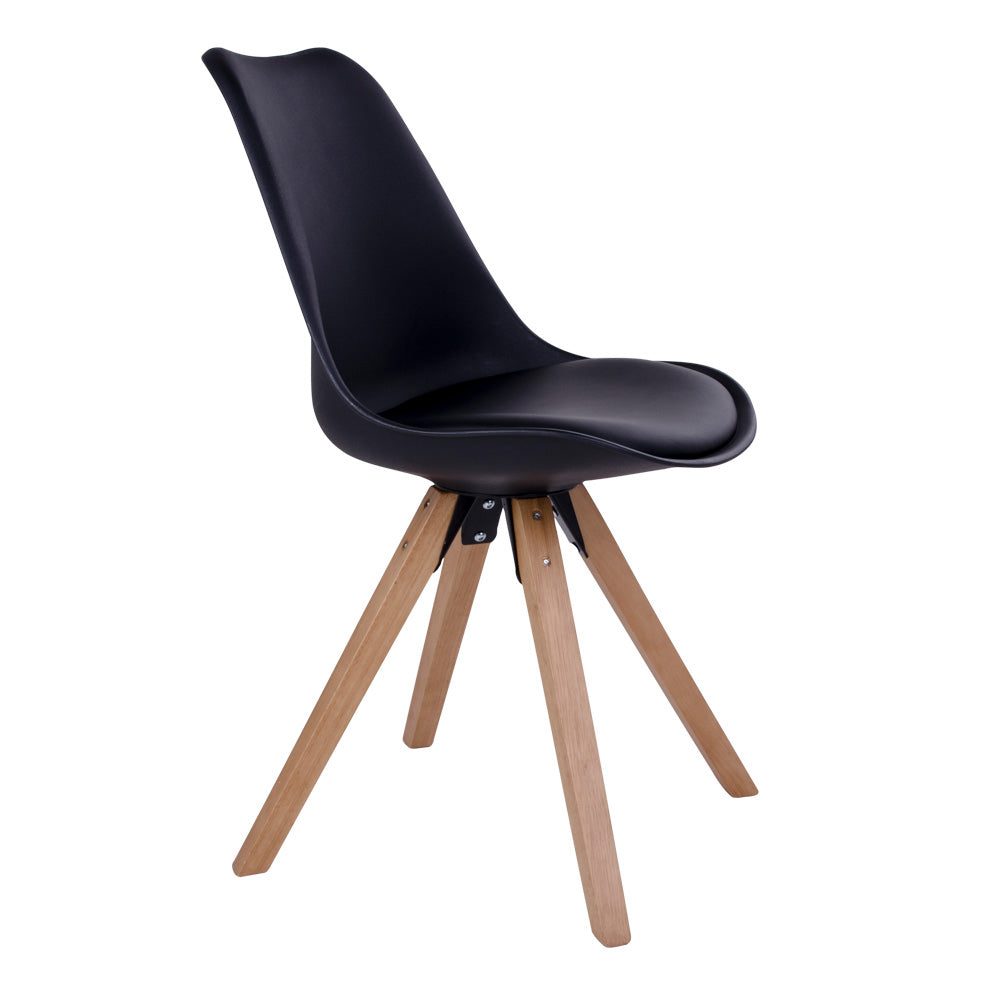Zwarte designstoel met gebogen zitschelp en houten poten in een moderne stijl, perfect voor elk interieur.