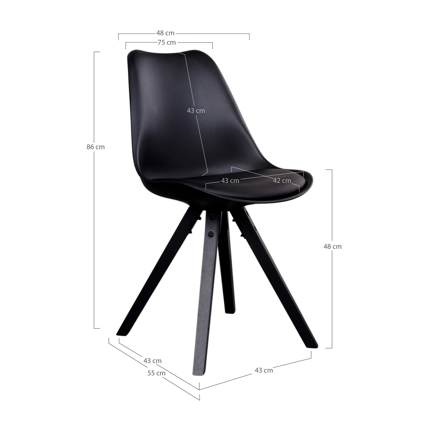 Zwarte stoel met houten poten, maten 86x75x55 cm, zitting 43x42 cm, rugleuning 48 cm hoog.