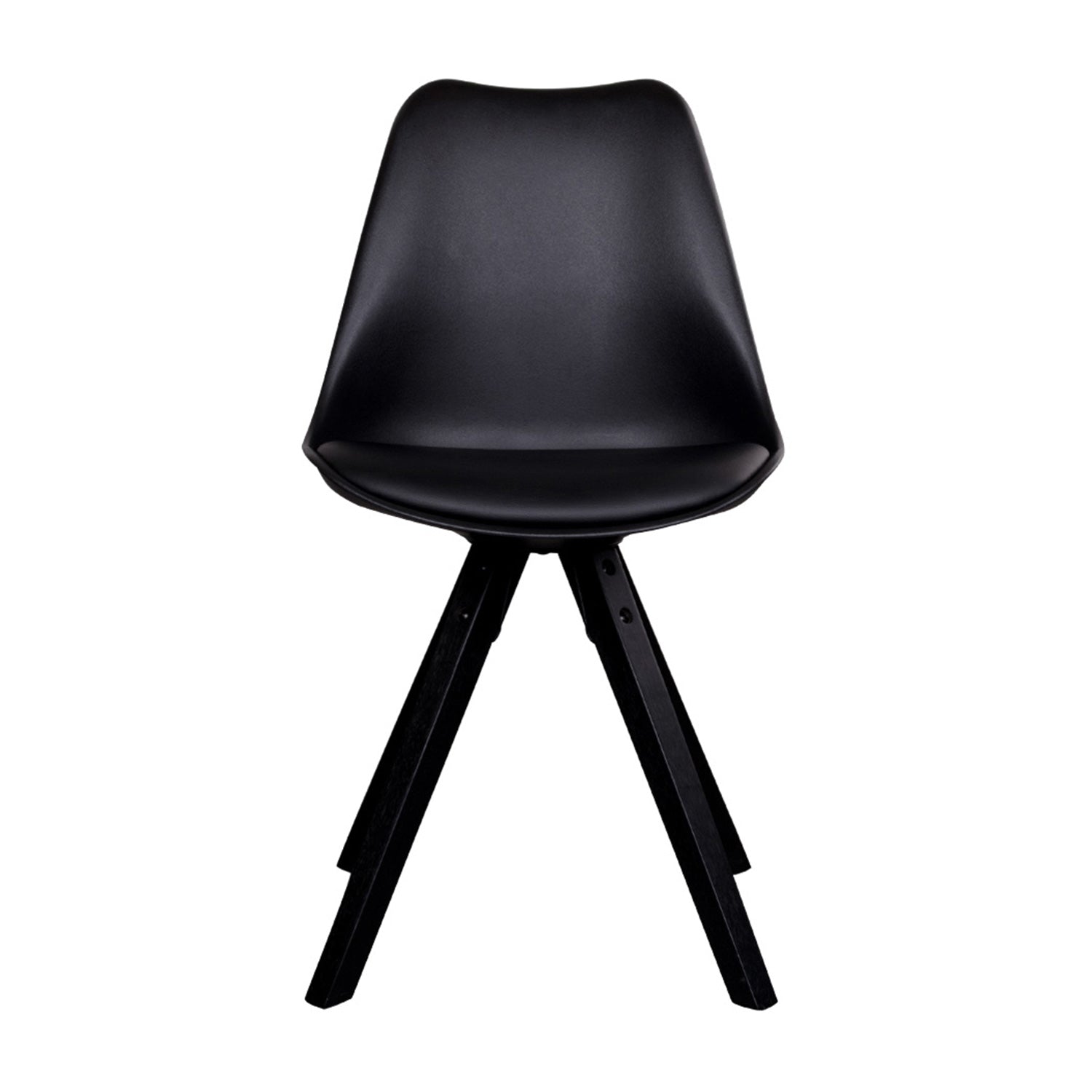 Moderne zwarte stoel met zachte kunststof zitting en houten poten, strak en minimalistisch design.