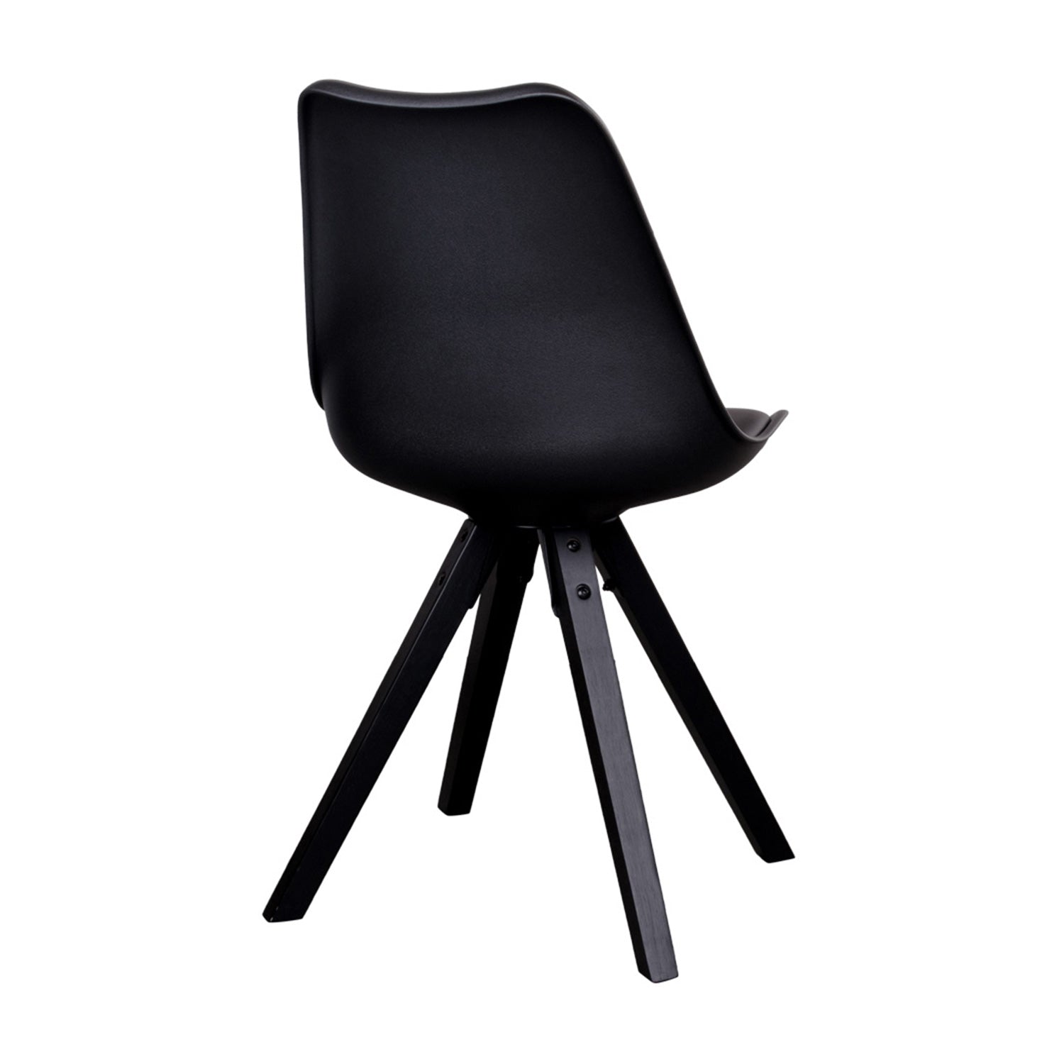 Elegante zwarte eetkamerstoel met gebogen rugleuning en houten poten, minimalistisch en modern design.