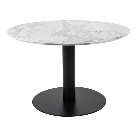 Rond tafelblad van wit marmer met donkere aders op een zwarte metalen standaard.