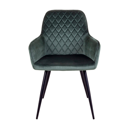 Elegant groene fluwelen stoel met ruitpatroon en zwarte metalen poten, stijlvolle retro uitstraling.