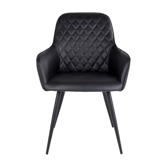 Zwarte leren stoel met ruitvormige stiksels en slanke metalen poten, eigentijds en stijlvol design.