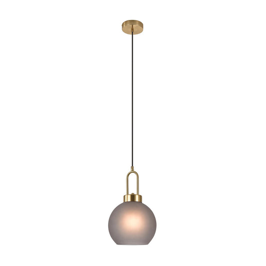 Stijlvolle bolvormige hanglamp met een matte grijze glazen kap en gouden afwerking, opgehangen aan een zwart snoer.