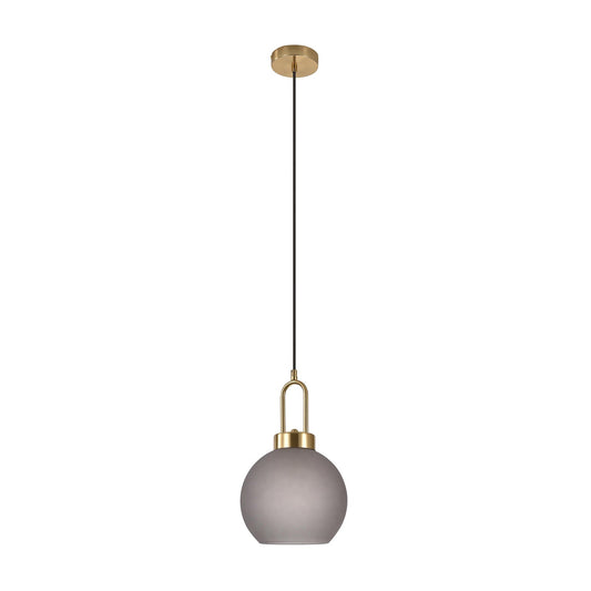 Elegante hanglamp met matgrijze bolvormige kap en gouden accenten, opgehangen aan een dunne zwarte kabel.