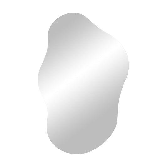 Organische, asymmetrische spiegel met gladde, vloeiende randen, reflecteert zacht licht in een minimalistische stijl.