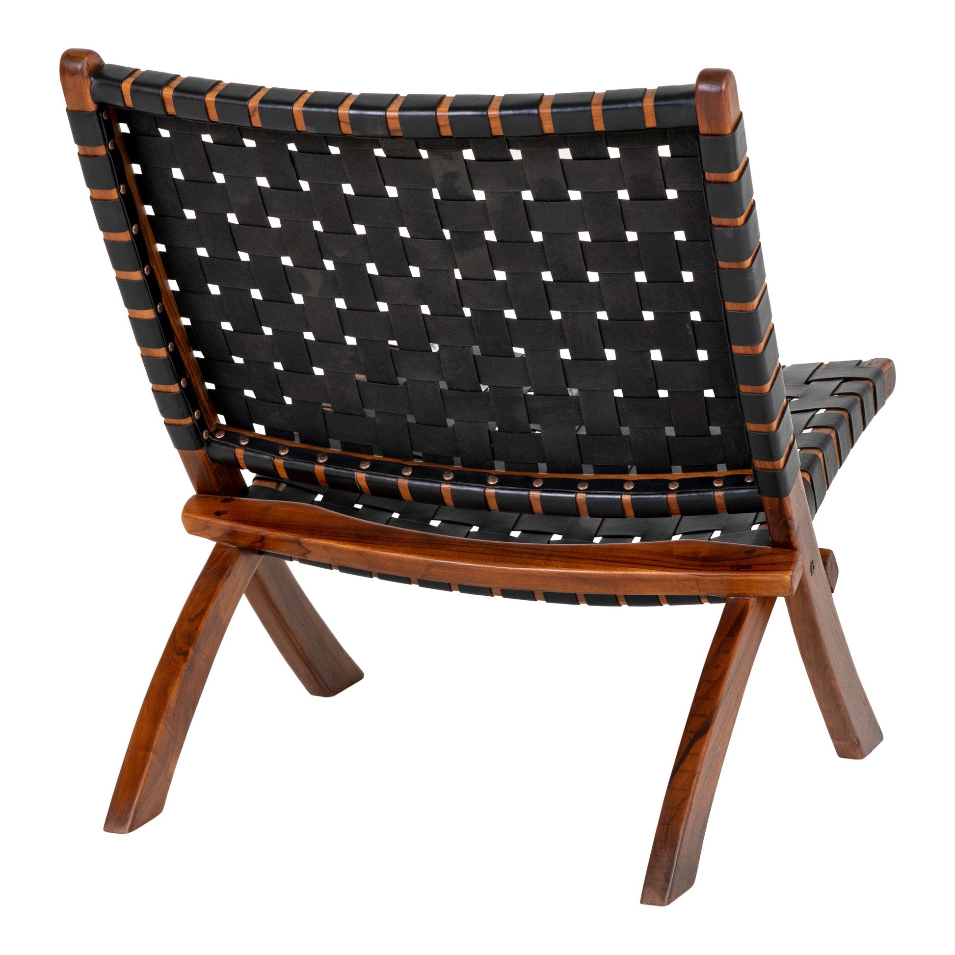 Houten stoel met zwart gevlochten lederen zitting en rugleuning, elegant en modern design.