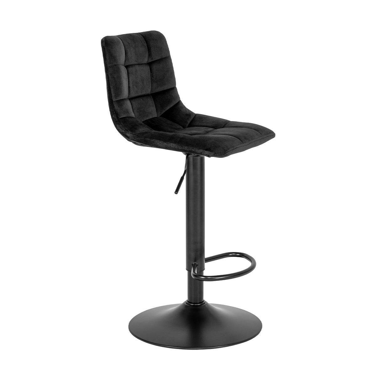 Zwarte barkruk met zachte fluwelen bekleding, verstelbare zitting en stevig metalen voetstuk.