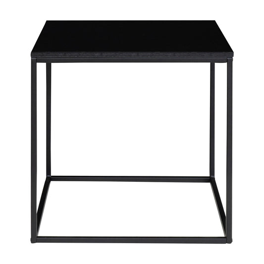 Minimalistisch zwart bijzettafeltje met slank metalen frame en vierkant blad, eigentijdse uitstraling.