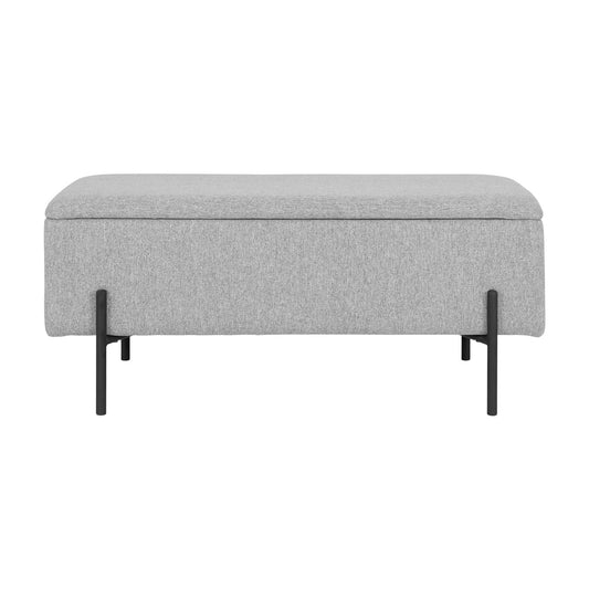 Grijze stoffen bank met metalen poten, elegant en minimalistisch ontworpen voor moderne interieurs.
