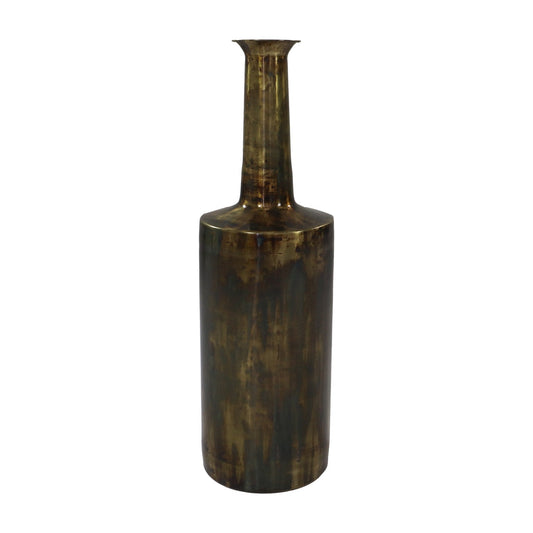 Hoge vintage messing vaas met smalle hals en antieke patina, glanzend en robuust ontworpen.