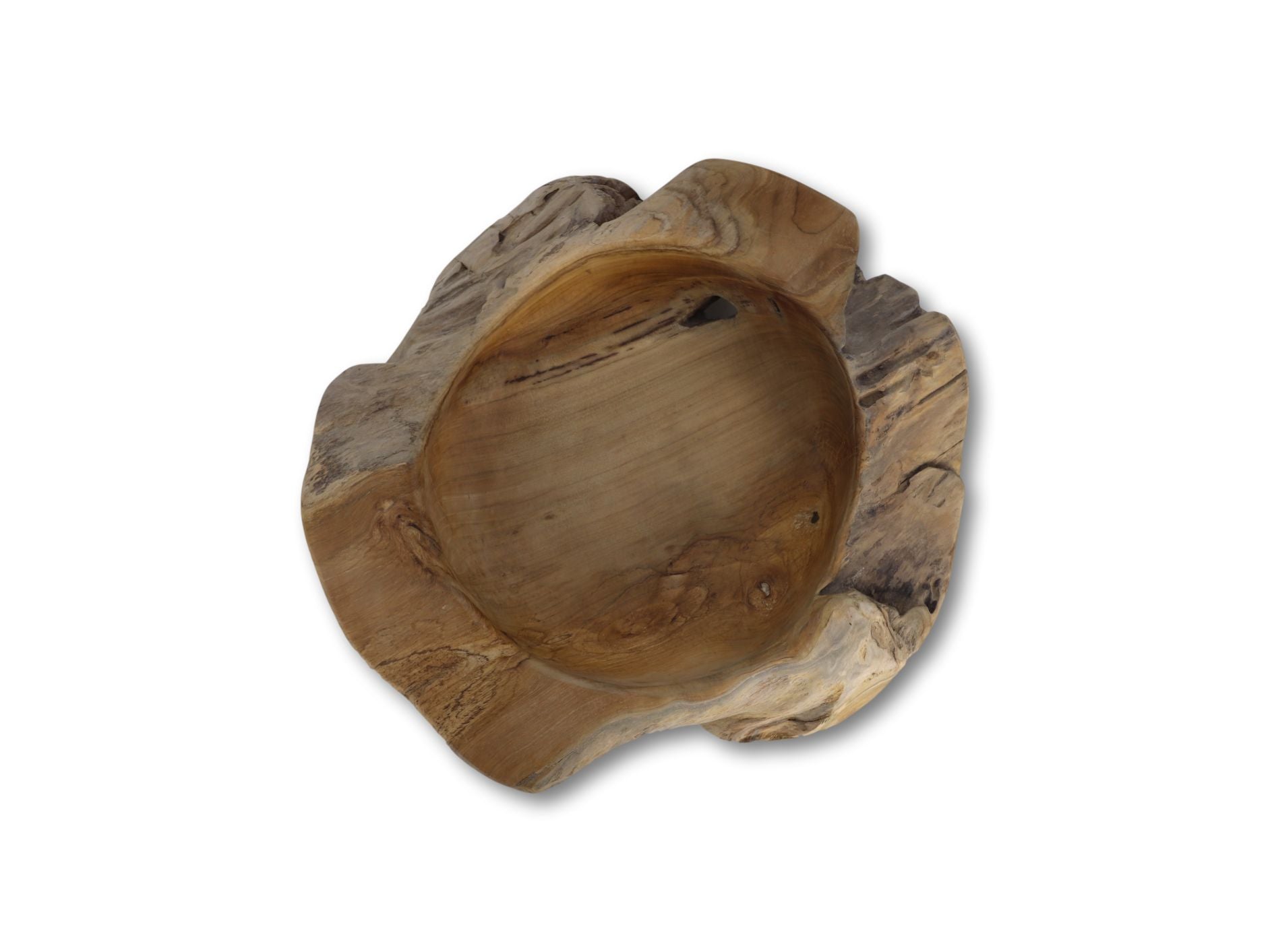 Rustieke houten schaal met organische vorm en natuurlijke houtnerven, met een warme bruine tint.