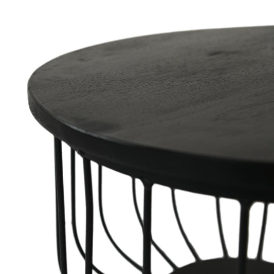 Ronde zwarte bijzettafel met houten blad en metalen frame, industrieel design, artistieke focus op details.