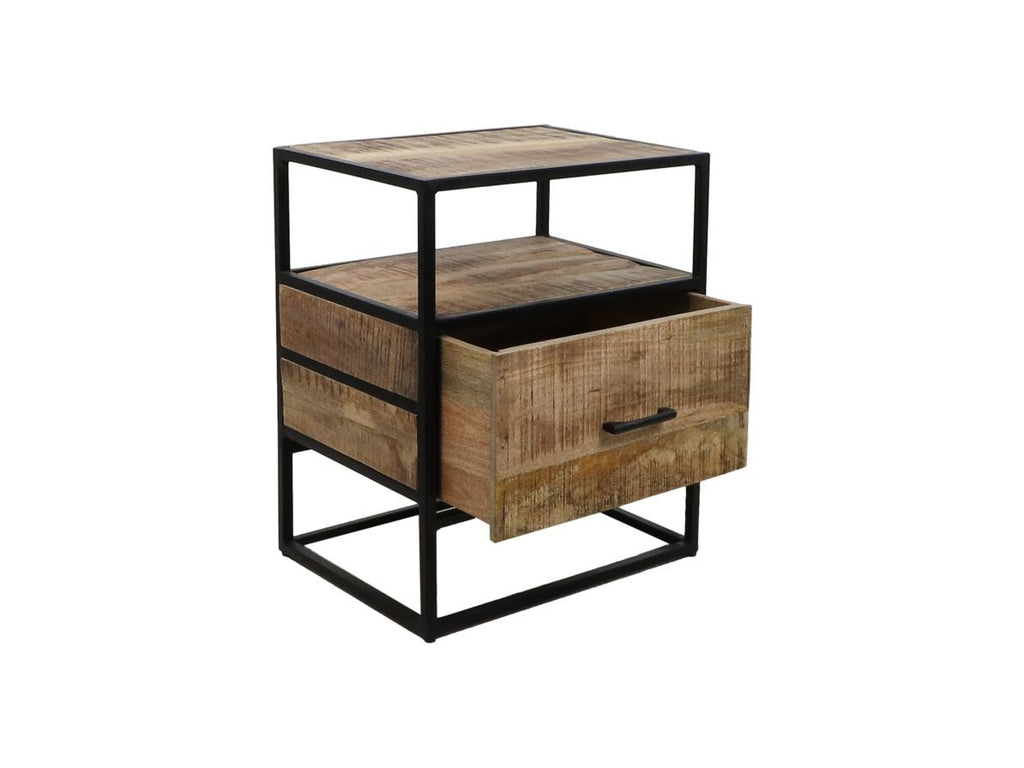 Industrieel nachtkastje met zwarte metalen frame en houten lade, open plank boven en matig verweerd hout.