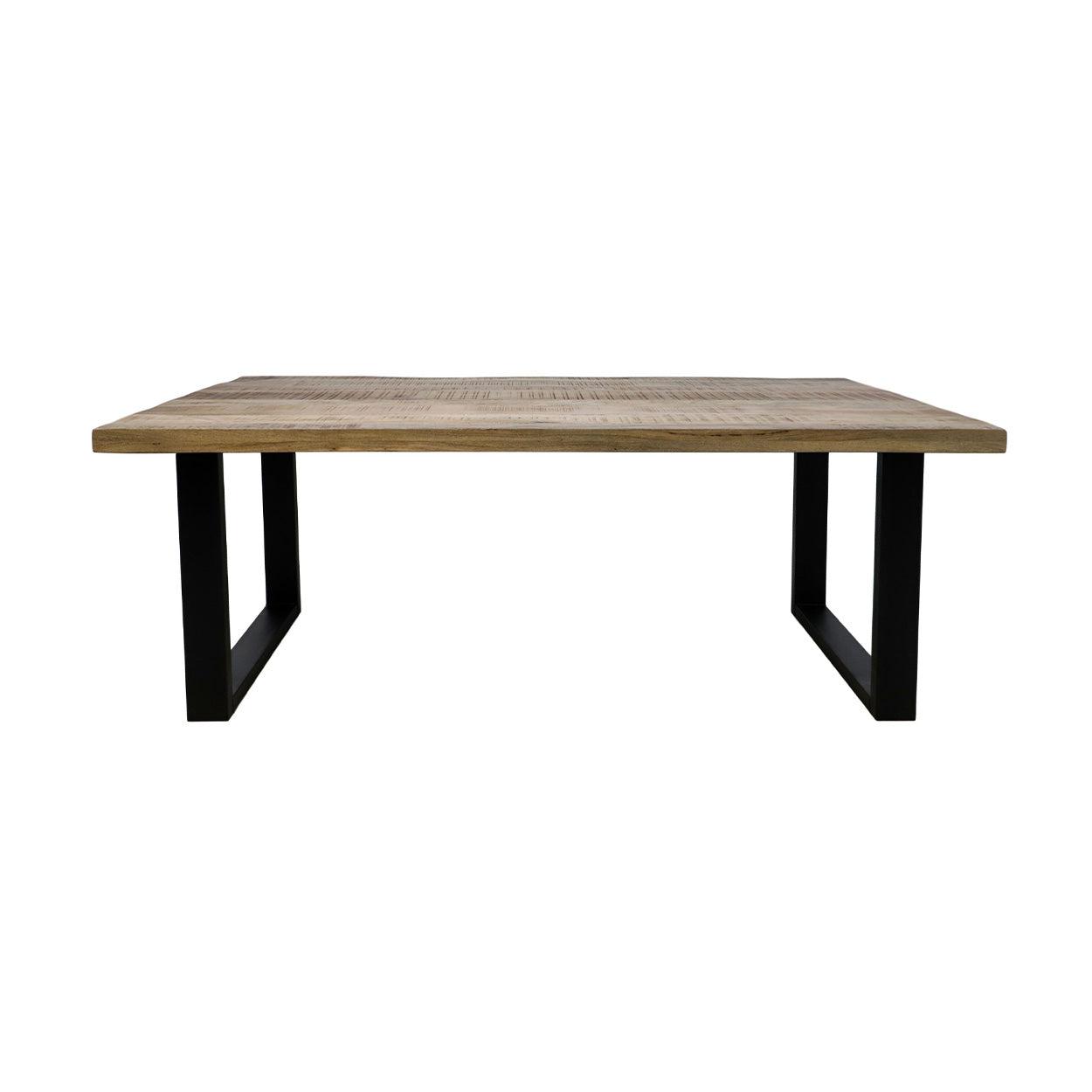 Eenvoudige rechthoekige houten tafel met zwarte metalen poten, minimalistisch en modern ontwerp.