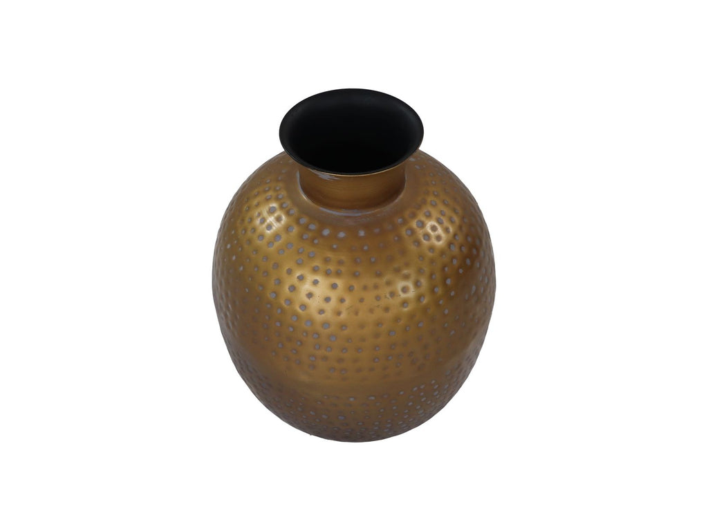 Goudkleurige vaas met gehamerd patroon en zwarte rand bovenaan, benadrukt elegantie en luxe.
