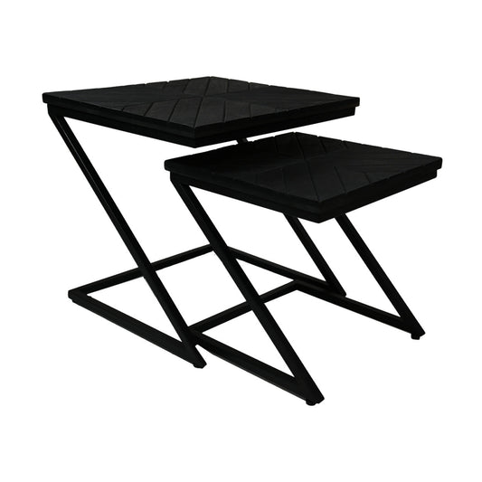 Zwarte nesttafels met zigzag metalen frame en geometrisch patroon. Elegante moderne uitstraling.