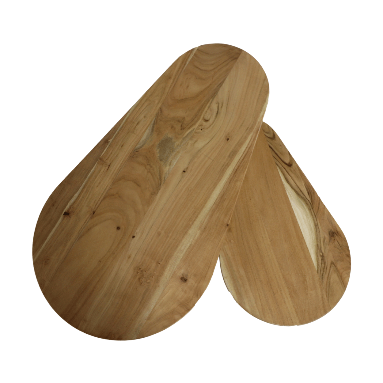Twee overlappende houten snijplanken met natuurlijke houtnerven en een gladde, warme uitstraling.
