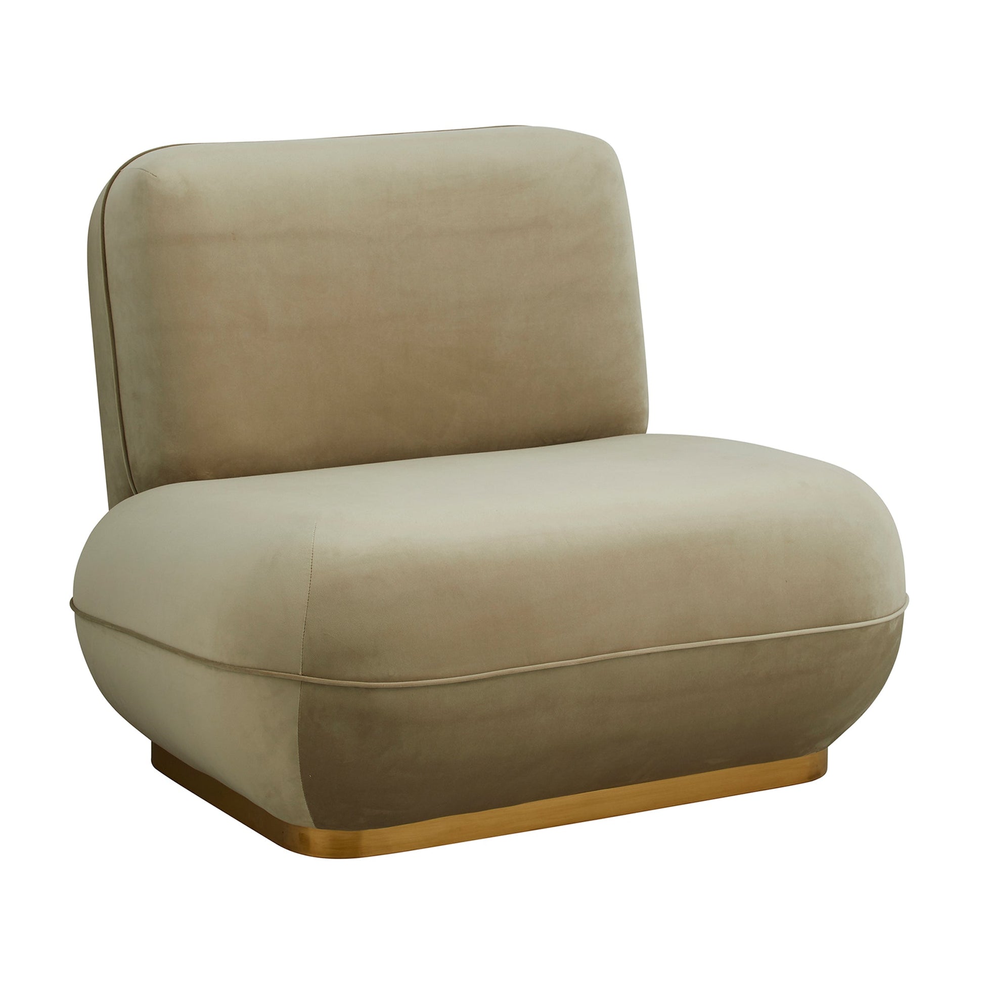 Zandkleurige fluwelen fauteuil met afgeronde hoeken en elegante houten basis, straalt moderne eenvoud uit.