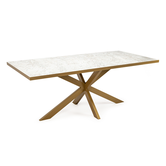 Rechthoekige tafel met marmeren blad en goudkleurige kruispoot, strak en modern design.