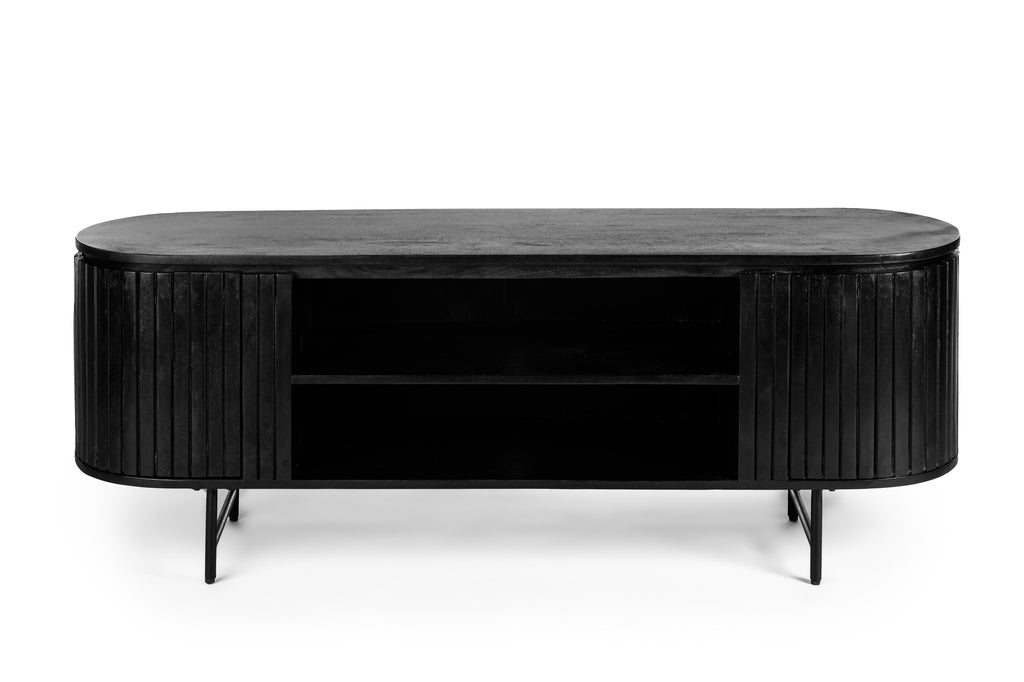 Zwart houten dressoir met afgeronde hoeken en verticale groeven, staand op slanke metalen poten.