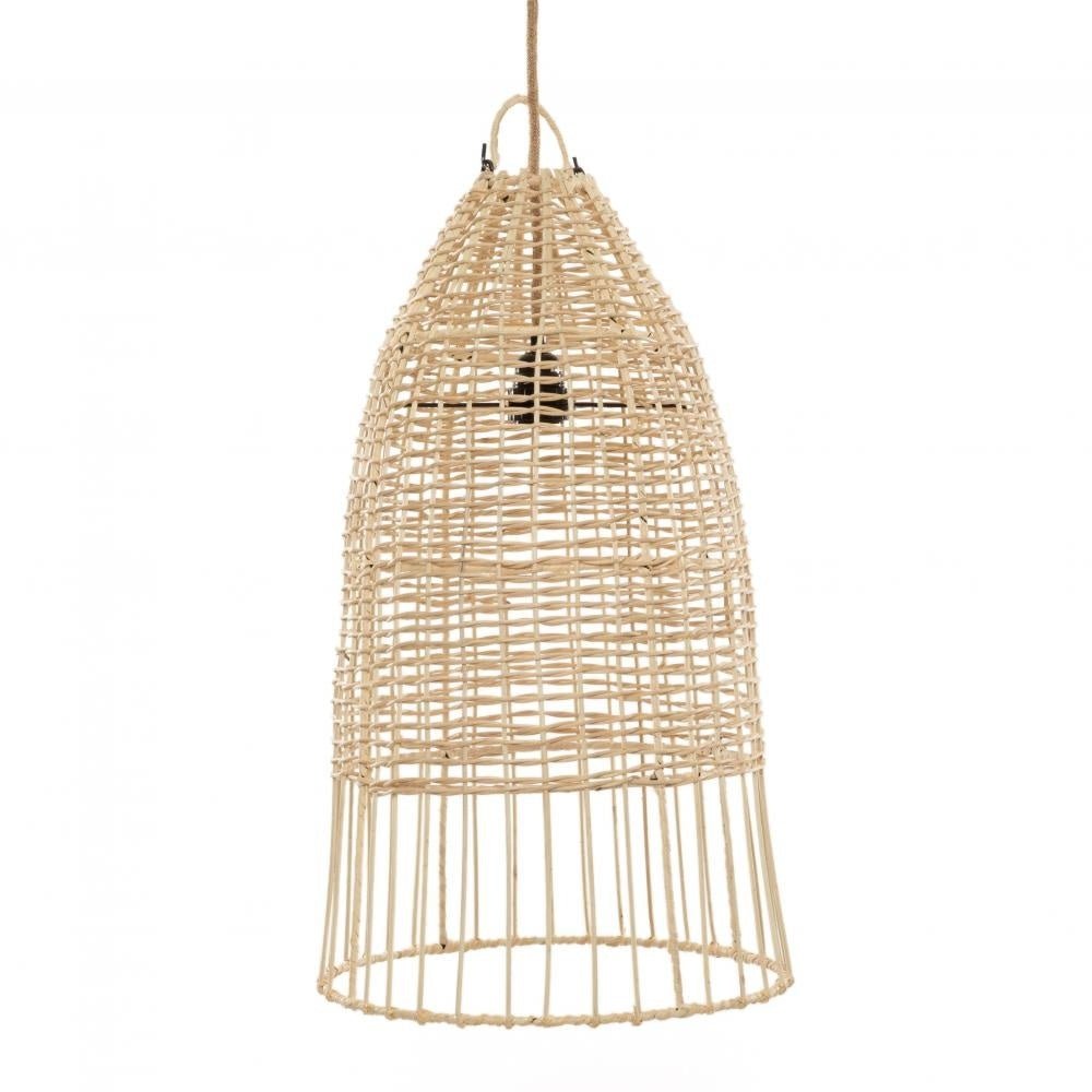 Hangerlamp van natuurlijk rotan met open geweven structuur, hangend aan een beige koord, tegen een witte achtergrond.