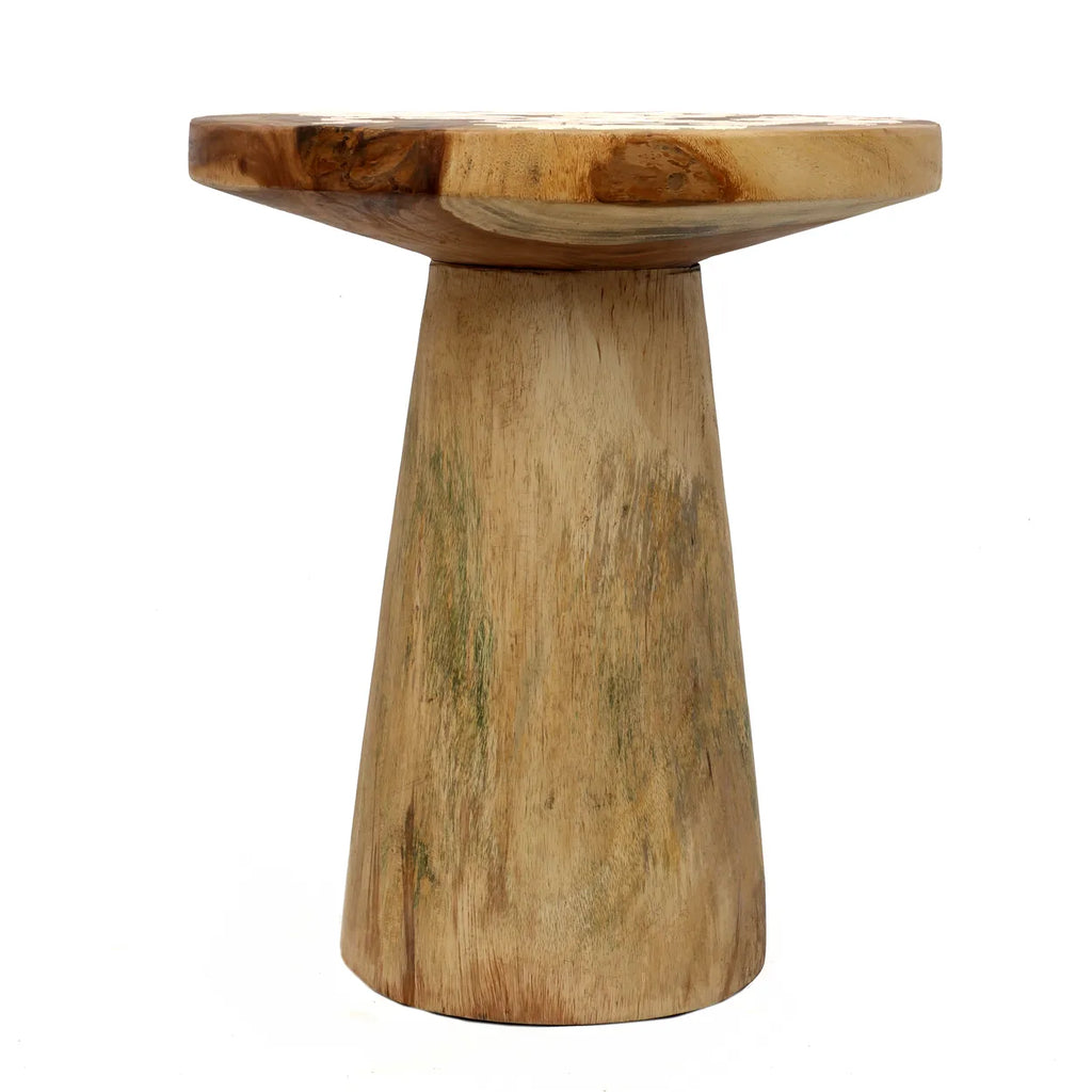 Conische houtentafel met natuurlijke nerven en gladde afwerking, geschikt als bijzettafel of krukje.