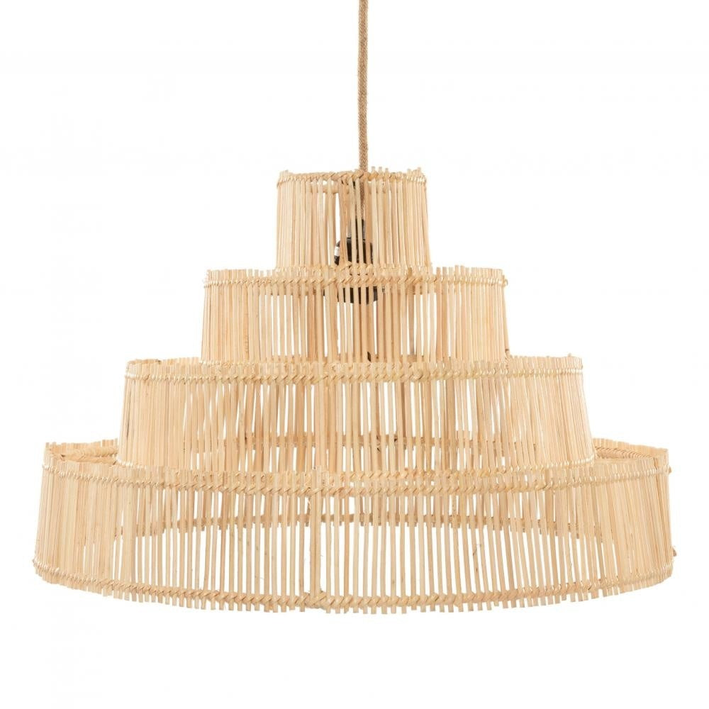 Gelaagde hanglamp van rotan met een natuurlijke uitstraling, waardoor een warme, sfeervolle verlichting ontstaat.