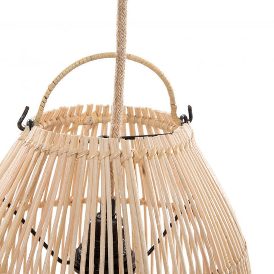 Rotan hanglamp met geweven patronen en een natuurlijke uitstraling, voorzien van een gevlochten stang.