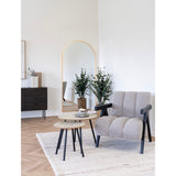 Speels geneste set van twee House Nordic Aalst bijzettafels travertijnlook Ø40 en Ø30 cm met zwarte matte stalen poten