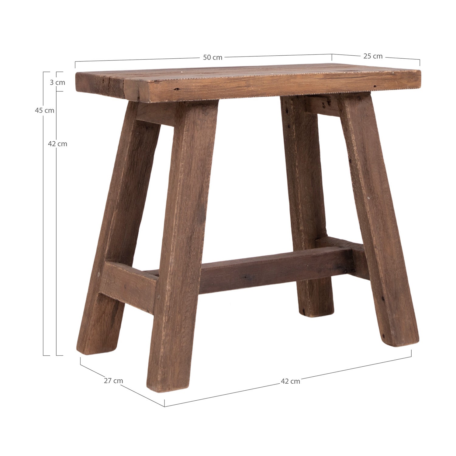 Robuuste houten kruk met afmetingen: hoogte 45 cm, breedte 50 cm, diepte 25 cm, zittingdikte 3 cm.