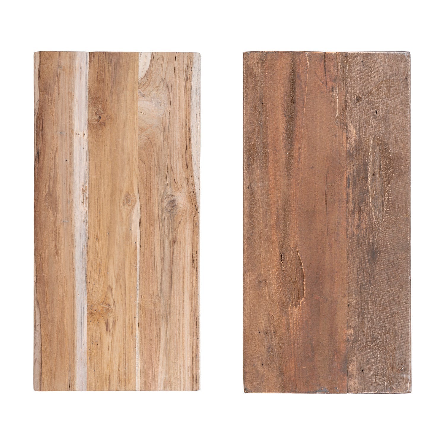 Twee houten planken naast elkaar, linker met licht en rechter met donker getinte houtnerf, op witte achtergrond.