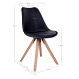 Zwarte kuipstoel met houten poten, afmetingen: hoogte 86 cm, breedte 48 cm, zitting 42 cm breed en 43 cm diep.