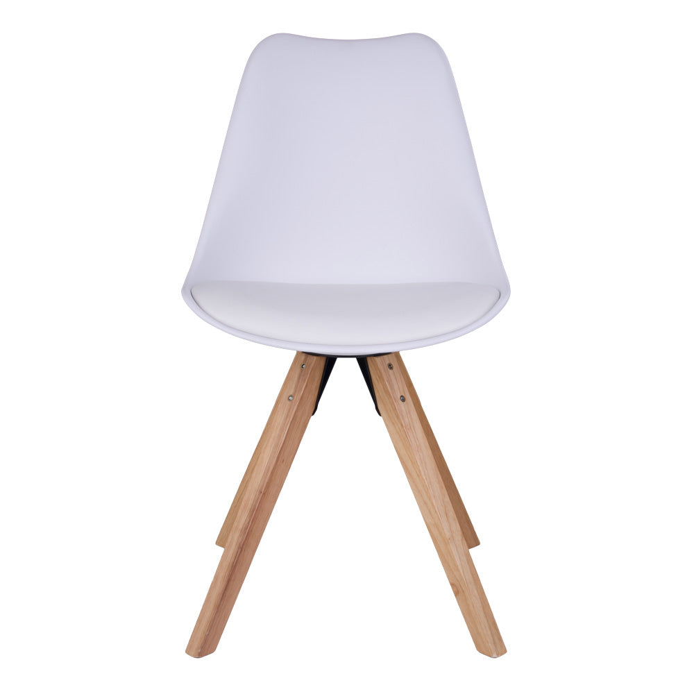 Witte designstoel met houten poten in moderne stijl, perfecte combinatie van eenvoud en functionaliteit.