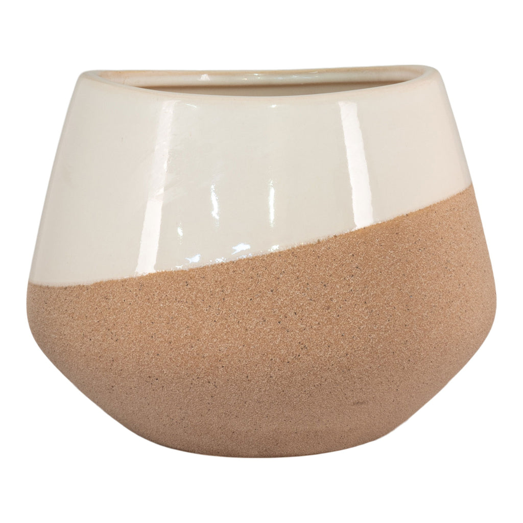 Ronde beige keramische bloempot Ø20 cm met warme bruine duotint, sfeervol op vensterbank of salontafel