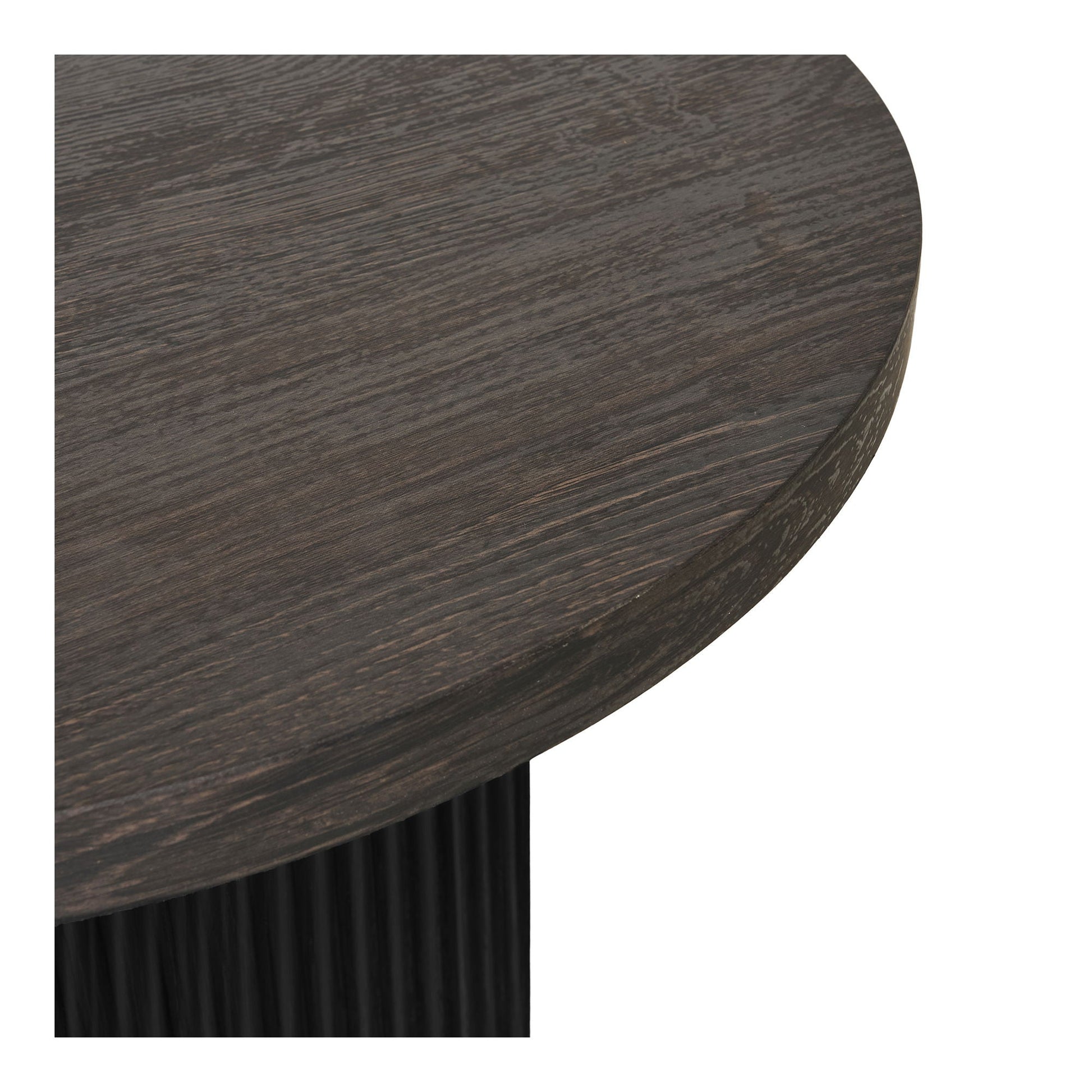 Detail van House Nordic Boavista bijzettafel met donkerbruin MDF tafelblad, subtiele houtnerf en matte afwerking.