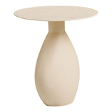 Detail toont de Calais bijzettafel van House Nordic in gebroken wit metaal, matte offwhite finish en afgeronde voet