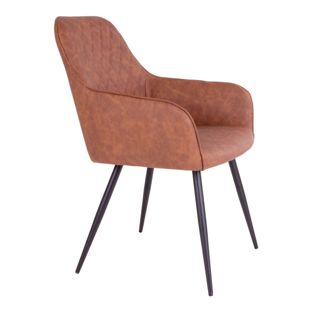 Stijlvolle stoel met bruine leren bekleding, geruite rugleuning en zwarte metalen poten, modern ontwerp.