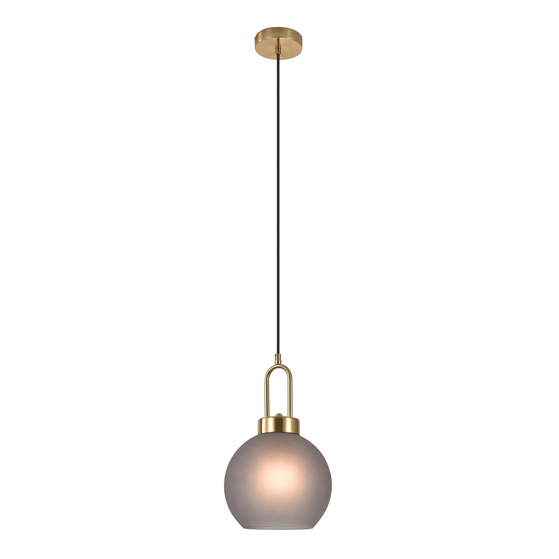 Moderne hanglamp met matglazen bolvormige kap en gouden details, subtiel verlichtend vanuit het plafond.