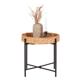Naro bijzettafel van House Nordic gestyled met beige keramieken vaas vol droogbloemen en bruin marmeren kandelaar