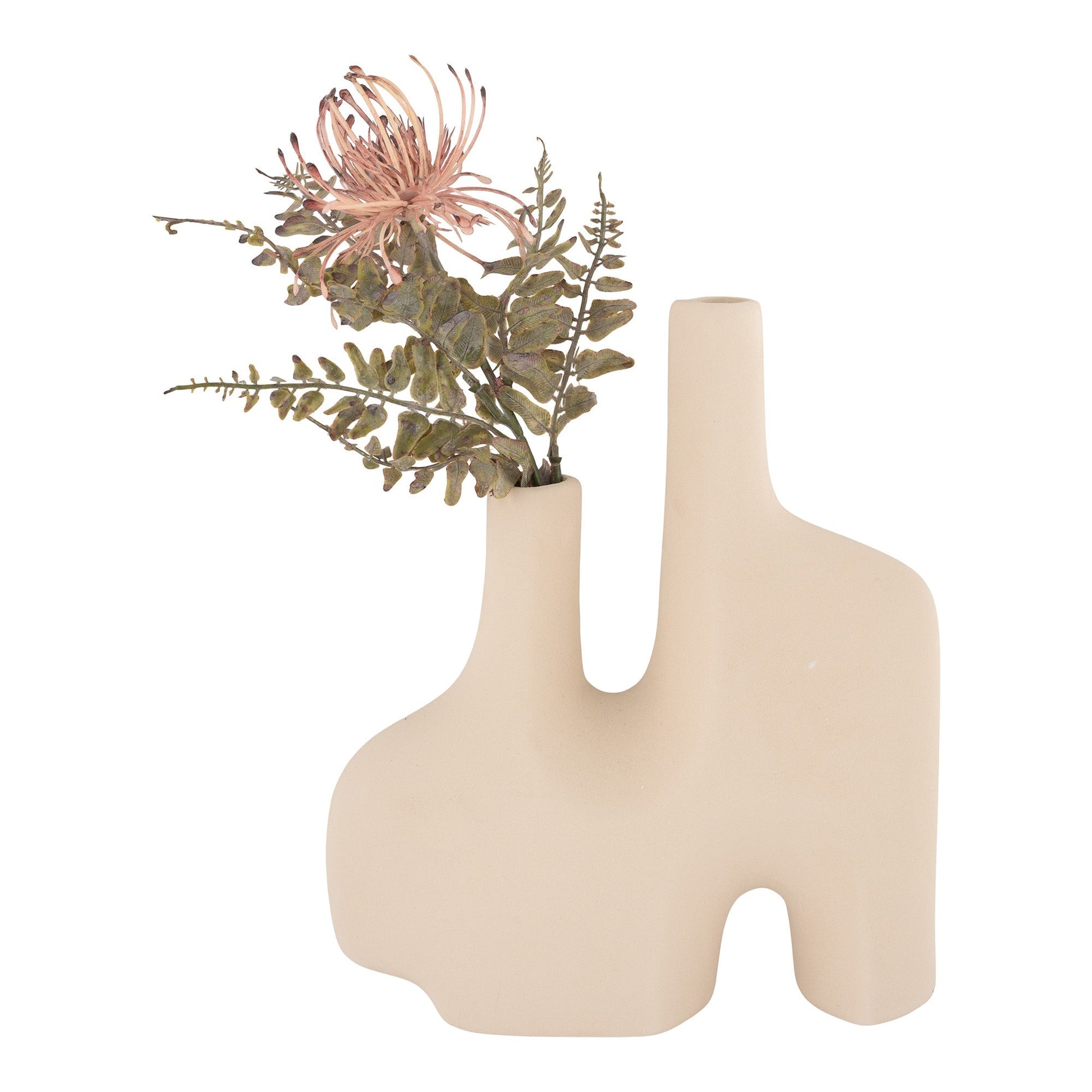Beige keramische vaas met abstract ontwerp, gevuld met een gedroogde roze bloem en groen blad.