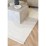 Close-up van de antislip poot van de grotere tafel in de House Nordic Prague salontafel set, subtiele grijze onderzetter voor stabiliteit