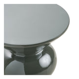Detail van glanzende donkergroene glasvezel topplaat en bolle middensectie van de House Nordic Rosolina bijzettafel