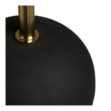 Close-up van matte zwarte bolvoet met smalle messing stalen staander van de House Nordic Sirone bijzettafel