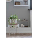 Sisco bijzettafel van House Nordic zonder blad, toont mat lichtbeige stalen omhulsel met rond opbergvak in Scandinavisch design