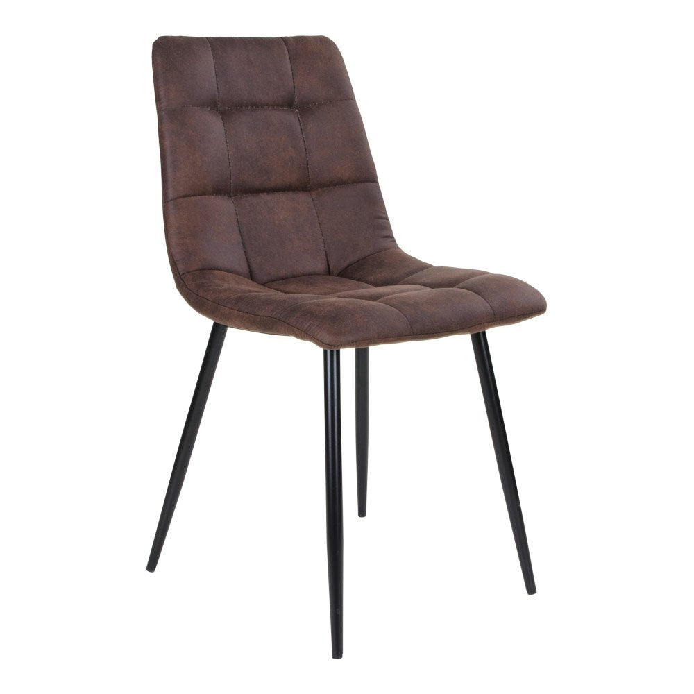 Donkerbruine, gestoffeerde eetkamerstoel met stiksels, op slanke zwarte poten in een moderne stijl.
