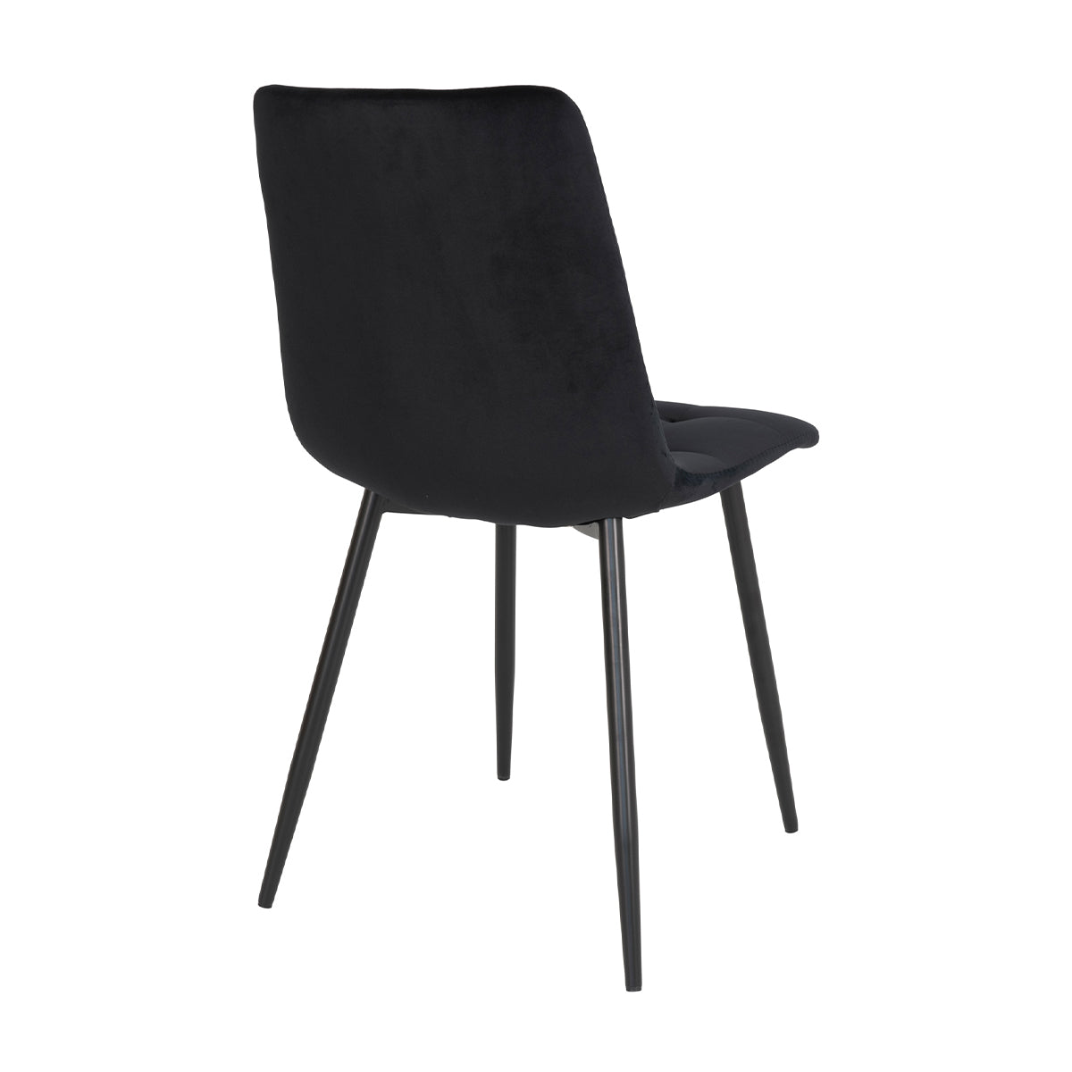 Strakke zwarte stoel met fluwelen bekleding en slanke metalen poten, minimalistisch design.